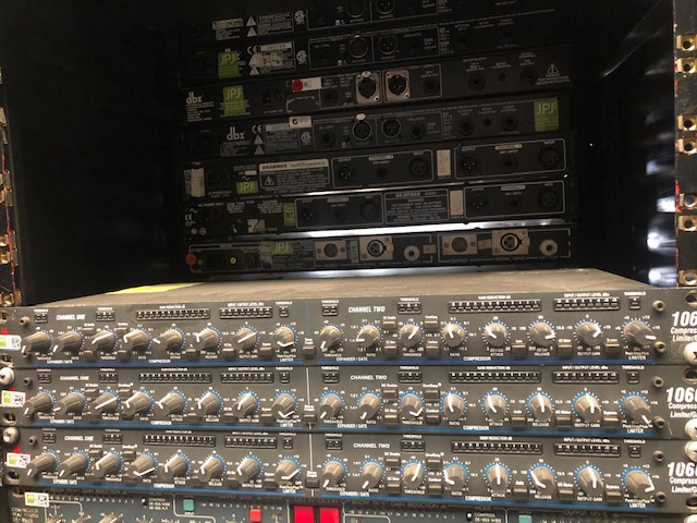 DBX 1066 Stereo Compressor / Limiter / Gate