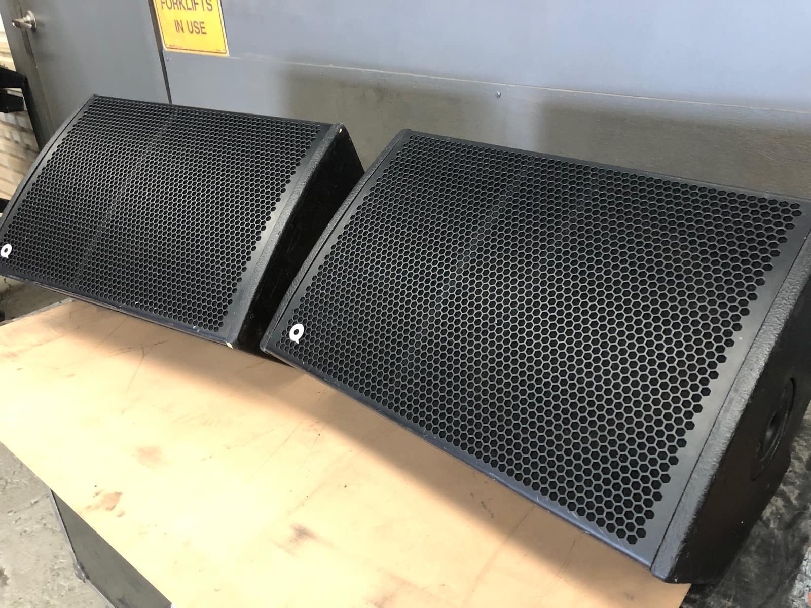 Quest QM12MP Stage Monitor Speakers – Pair