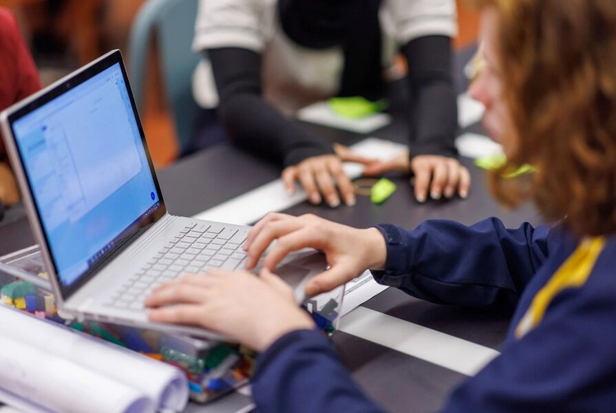 STEM Holiday Workshop for Young People: Auslan and English